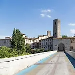 Fascino In Centro With Private Parking And 2 Bedrooms & 2 Bathrooms *