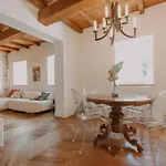 Fascino In Centro With Private Parking And 2 Bedrooms & 2 Bathrooms