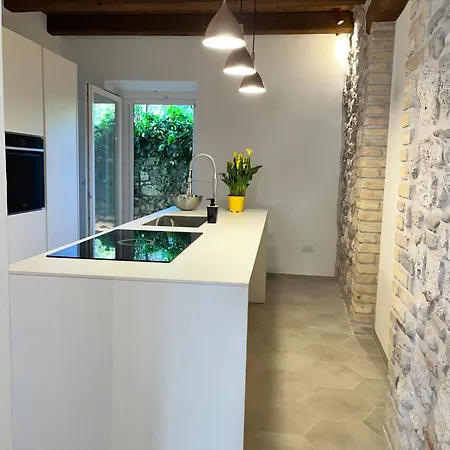 Apartment Fascino In Centro With Private Parking And Two