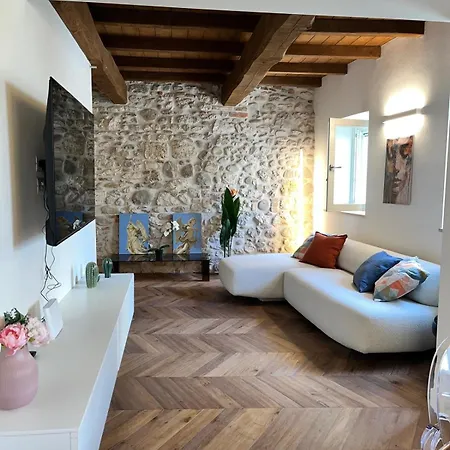 Fascino In Centro With Private Parking And 2 Bedrooms & 2 Bathrooms Lägenhet *