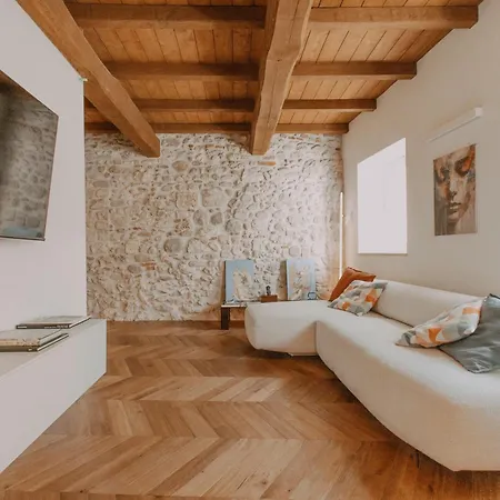 Fascino In Centro With Private Parking And 2 Bedrooms & 2 Bathrooms アスコリ・ピチェーノ