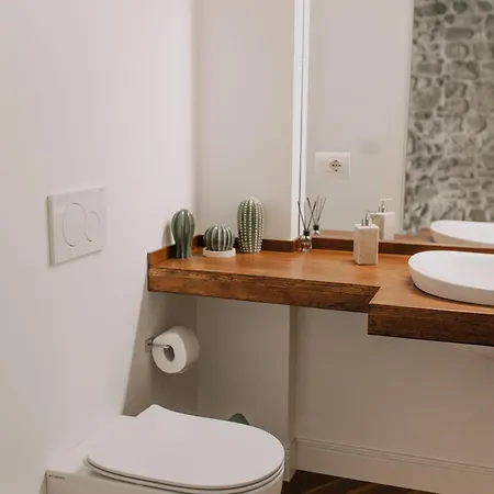 Fascino In Centro With Private Parking And 2 Bedrooms & 2 Bathrooms Διαμέρισμα